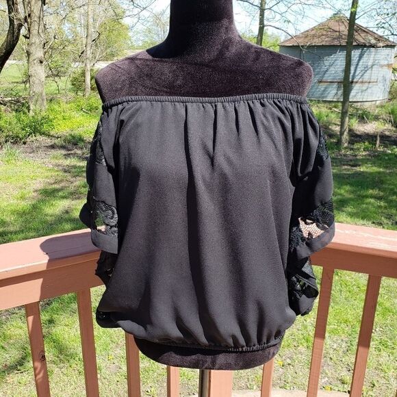 Colleen Lopez  Ladies Off the Shoulder Smocked Top, Small - Picture 3 of 9